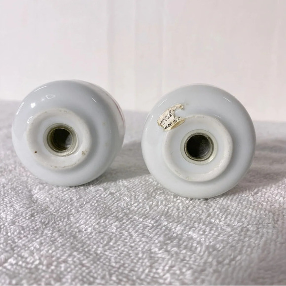 Vintage  White Red Co Op Ceramic Propane Tank Salt & Pepper Shakers - Picture 7 of 8